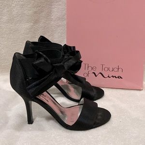 Touch of Nina, Black, Size 6 high heels with silk bow